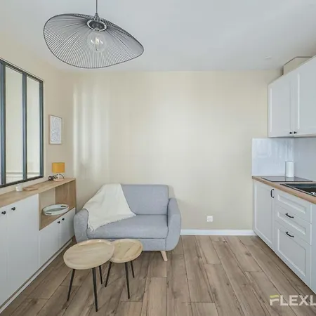 Flexliving - One Bedroom - Estrapade Apartment