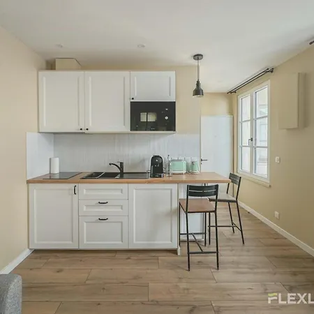 Flexliving - One Bedroom - Estrapade Apartment